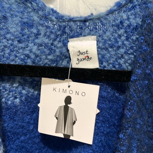 NWT JUST JAMIE Gorgeous OS Plaid blue Black Soft Fuzzy Kimono Ruana Cape Poncho - Picture 2 of 9